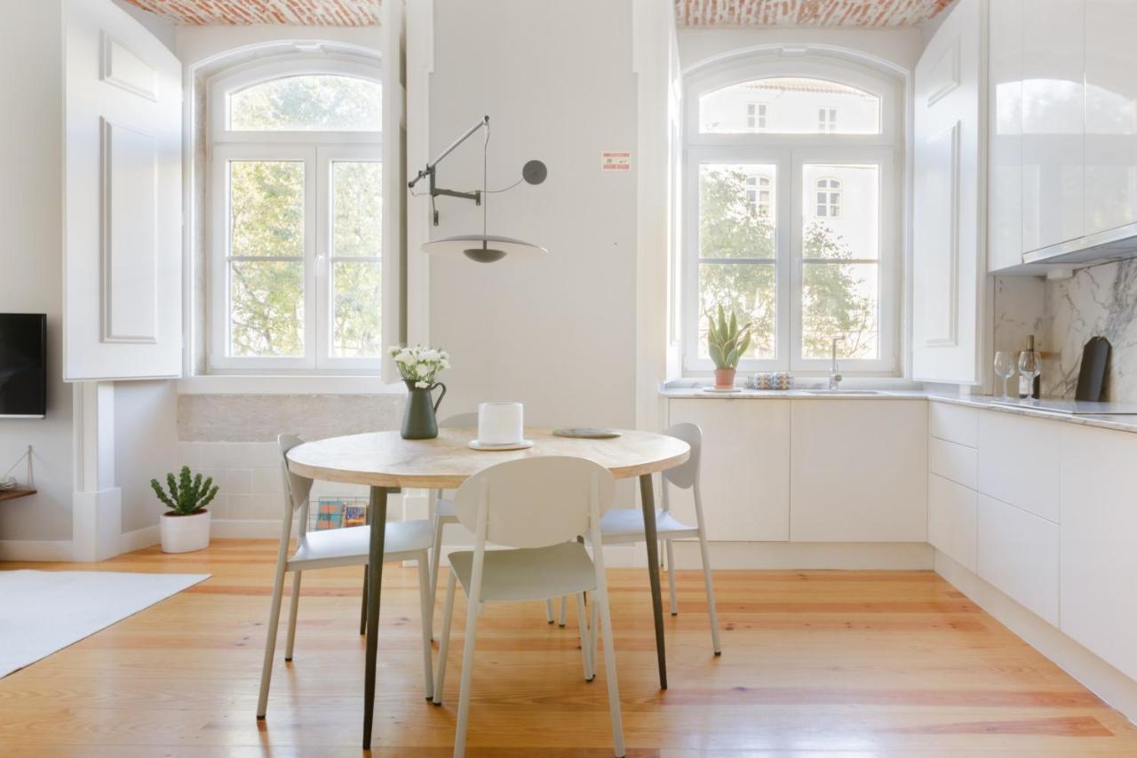 Update Urban Chic Flat In 19Th Century Building 2 Bedrooms & 2 Bathrooms & Ac Central Alfama District Lissabon Exterior foto