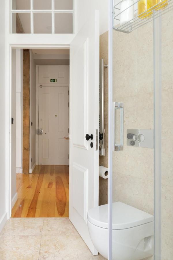Update Urban Chic Flat In 19Th Century Building 2 Bedrooms & 2 Bathrooms & Ac Central Alfama District Lissabon Exterior foto