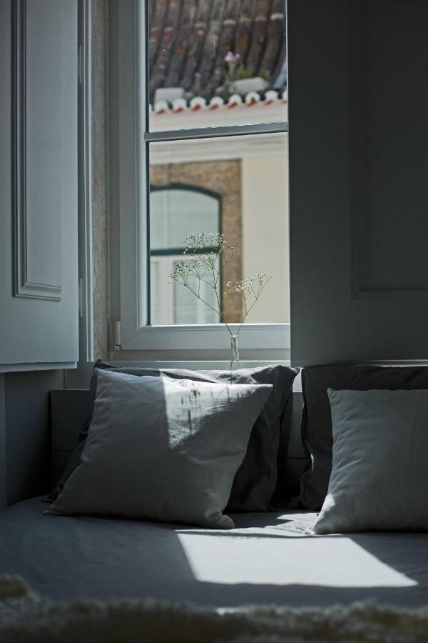 Update Urban Chic Flat In 19Th Century Building 2 Bedrooms & 2 Bathrooms & Ac Central Alfama District Lissabon Exterior foto