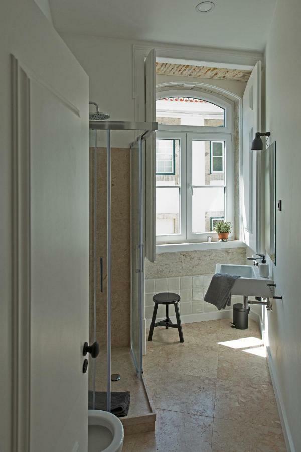 Update Urban Chic Flat In 19Th Century Building 2 Bedrooms & 2 Bathrooms & Ac Central Alfama District Lissabon Exterior foto